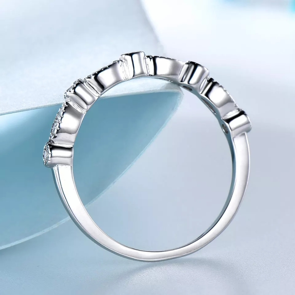 NEW Exquisite Silver Thin Diamond Ring - Picture 3 of 3